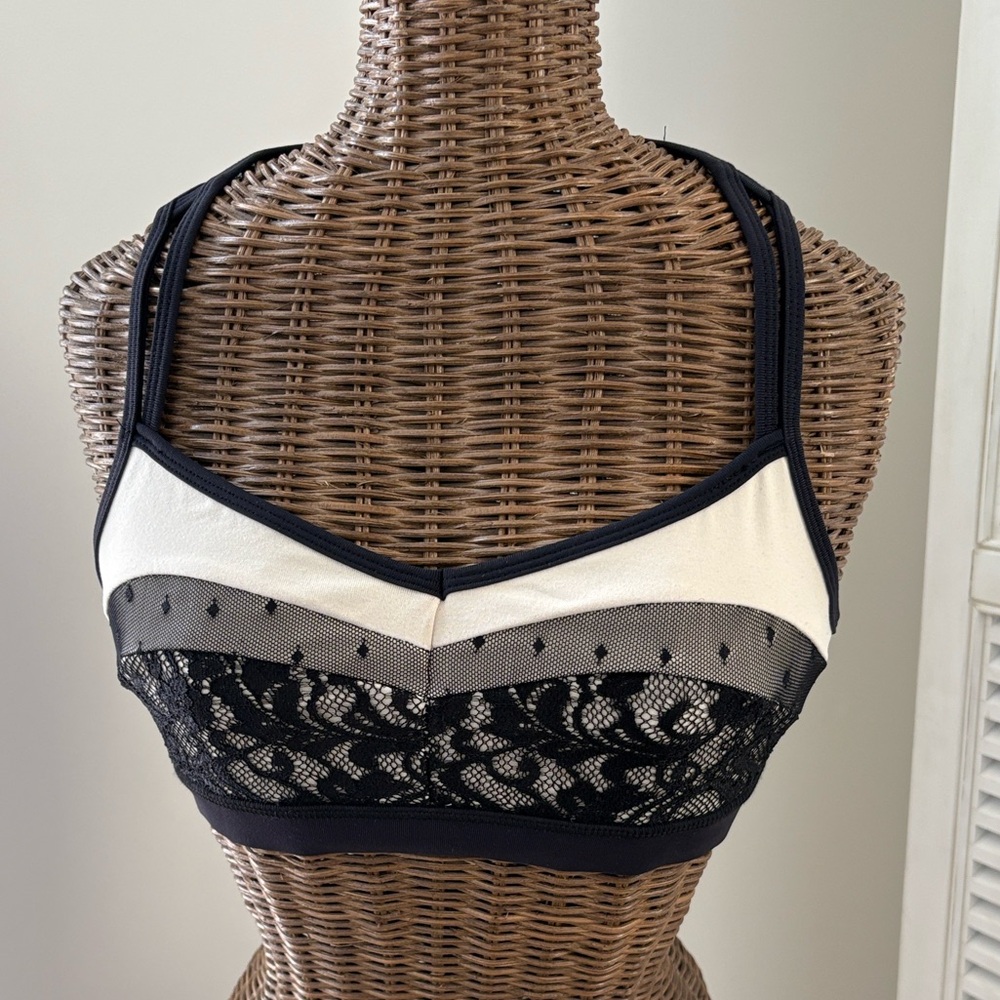 ⭐️ 2 for $10 OR $10 each ⭐️ Karma Black/Cream Lace Sports Bra * Small